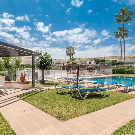 Apartment Sunny With Balcony & Swimming Pool By Rems *