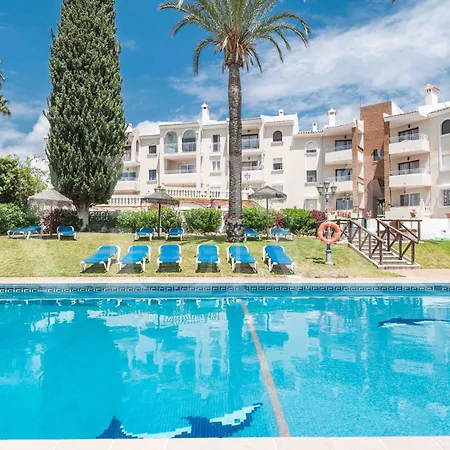 Sunny With Balcony & Swimming Pool By Rems