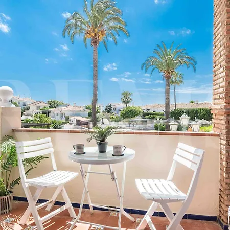 Apartment Sunny With Balcony & Swimming Pool By Rems