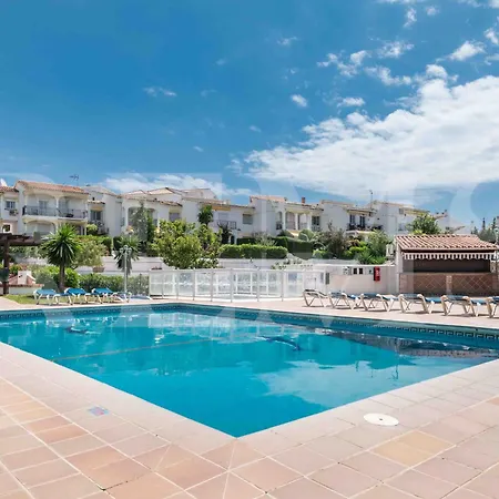 Apartment Sunny With Balcony & Swimming Pool By Rems