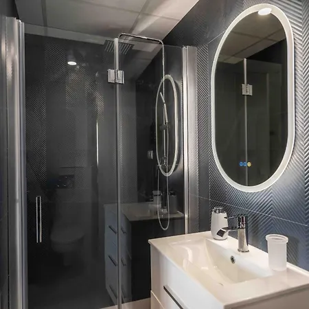 Apartment Sunny With Balcony & Swimming Pool By Rems *